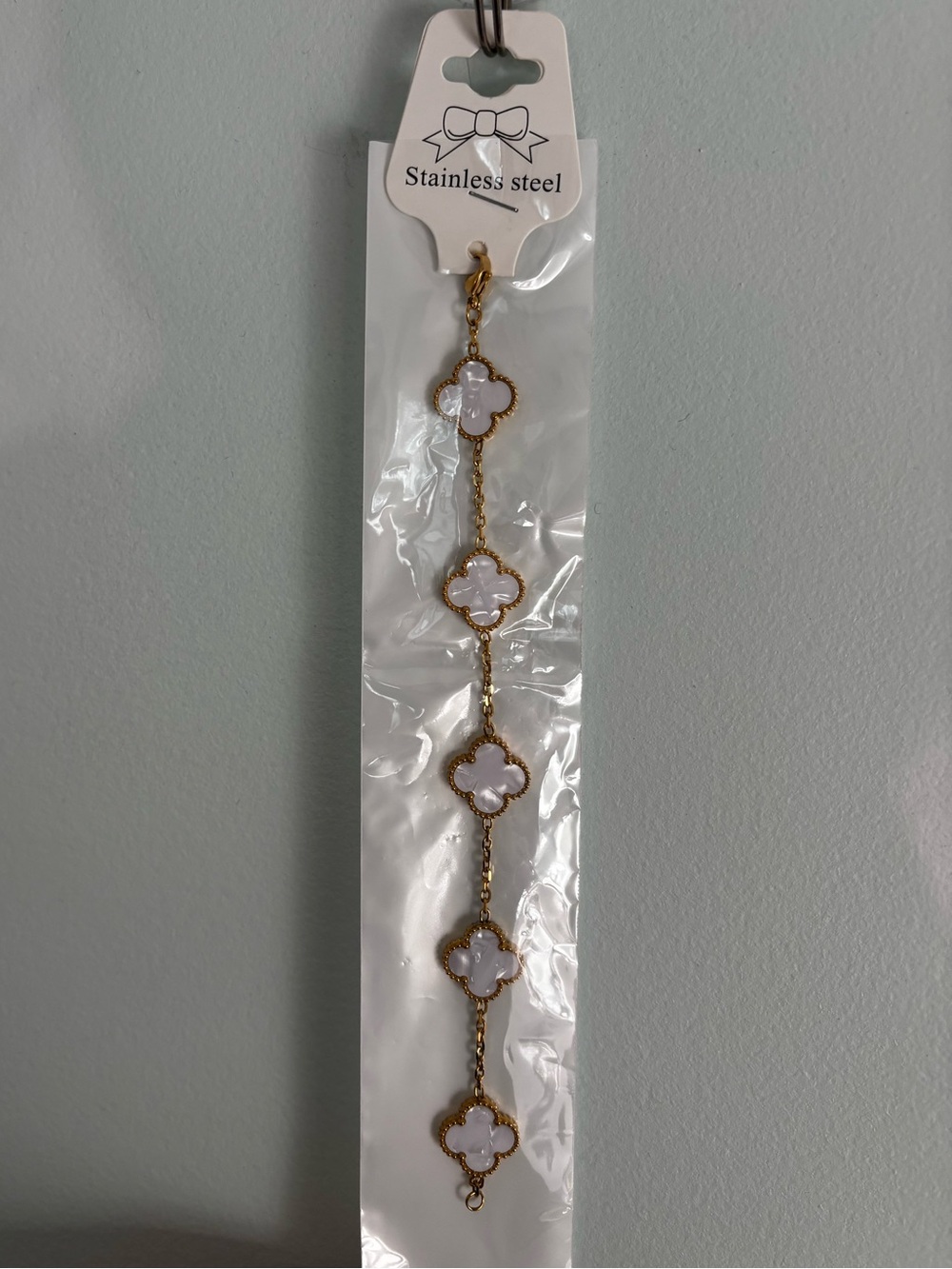 NWT Gold Tone Stainless Steel White/Pearl Clover Bracelet